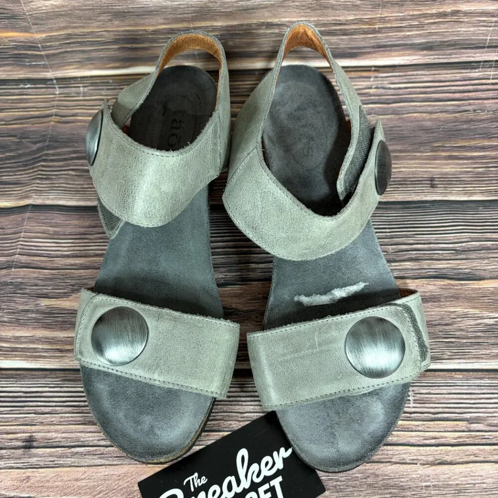 Taos Carousel 2 Women's Leather Wedge‎ Gray Sandals